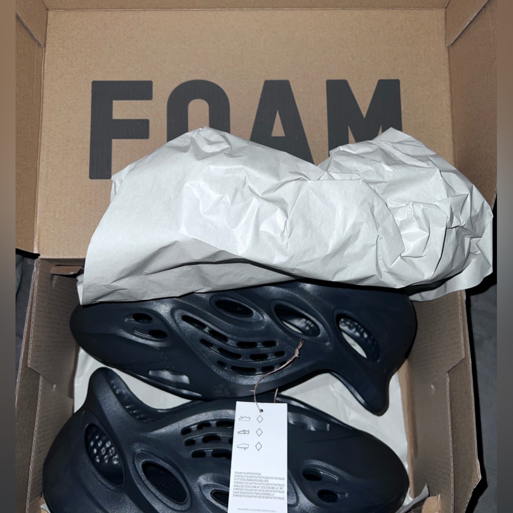 Yeezy foam runners authentic size 7